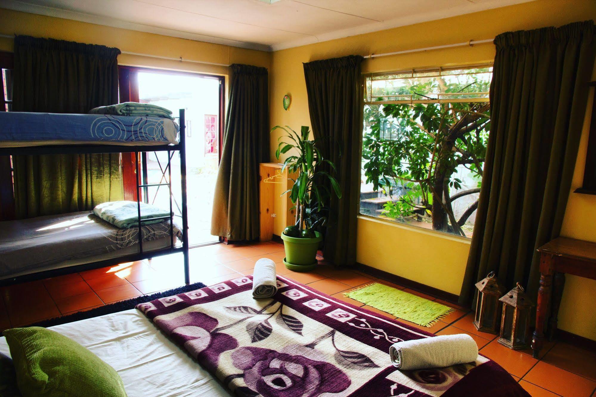 Homebase Melville Backpackers Johannesburg Exterior photo